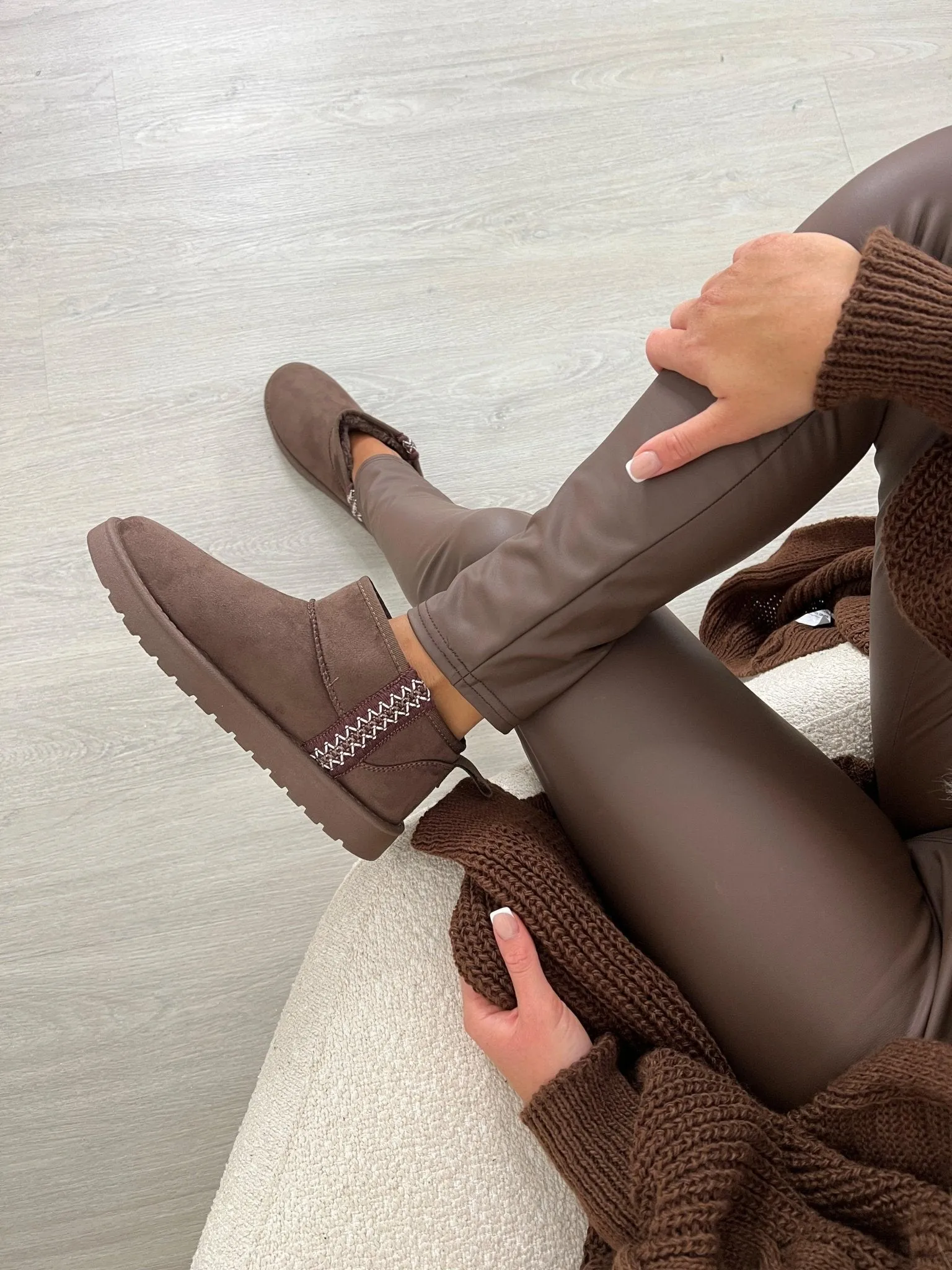 Brown Mini Suede boots with side embroidery