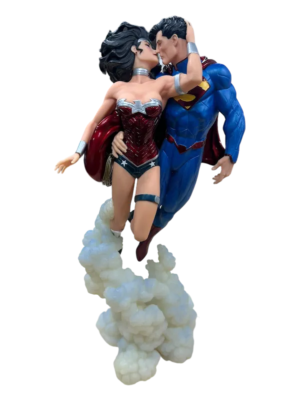 (DAMAGED) SUPERMAN WONDER WOMAN KISS JIM LEE STATUE