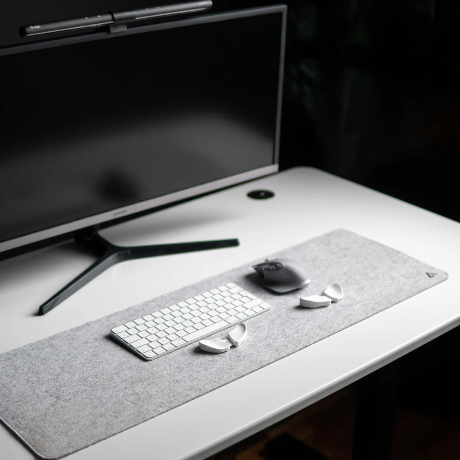 Minimalistic Desk Pad by DeltaHub